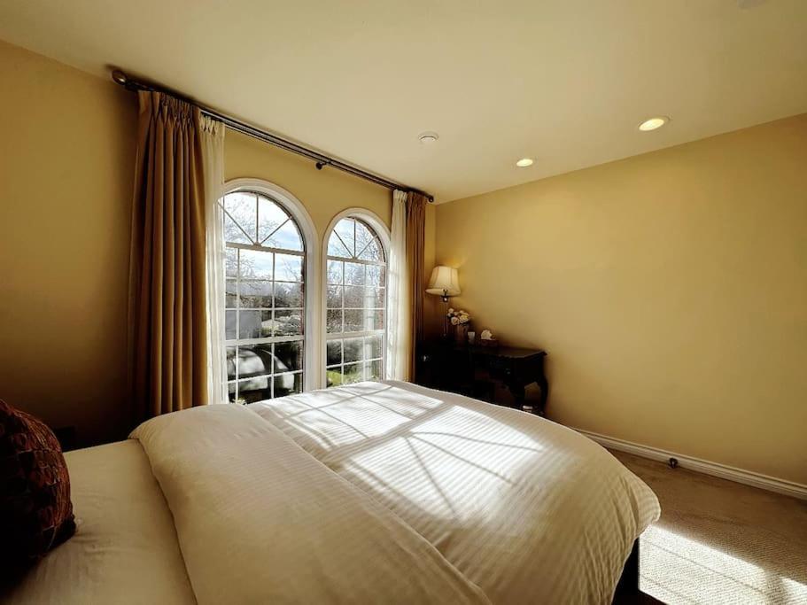 Super Cosy 8Bed & 6Bath In Vancouver Heart Near To Airport Exterior photo