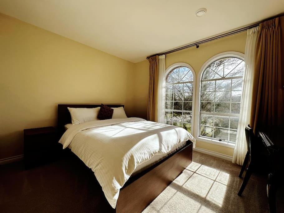Super Cosy 8Bed & 6Bath In Vancouver Heart Near To Airport Exterior photo