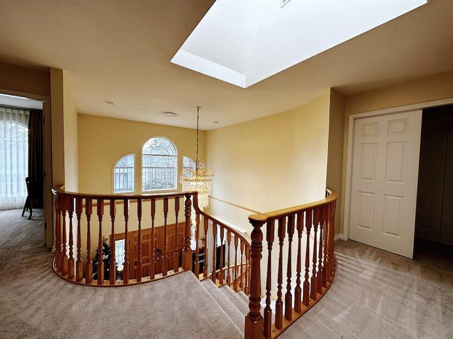 Super Cosy 8Bed & 6Bath In Vancouver Heart Near To Airport And Downtown Exterior photo