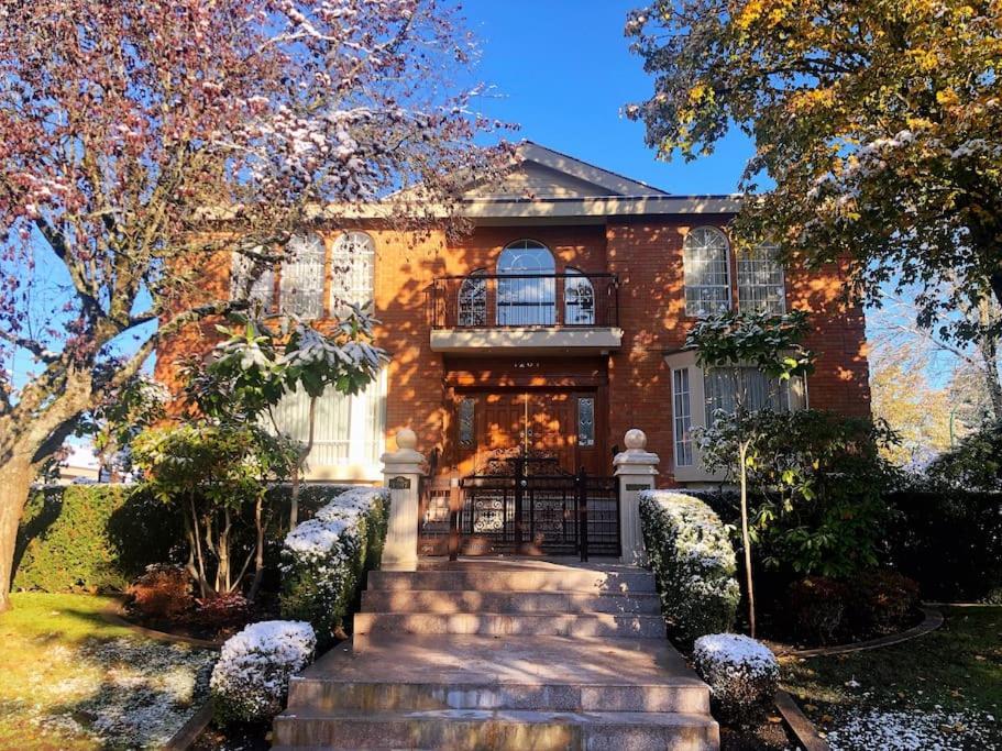 Super Cosy 8Bed & 6Bath In Vancouver Heart Near To Airport Exterior photo