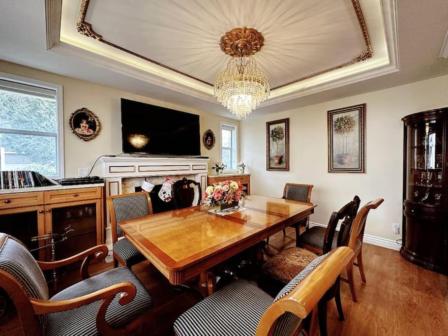 Super Cosy 8Bed & 6Bath In Vancouver Heart Near To Airport And Downtown Exterior photo