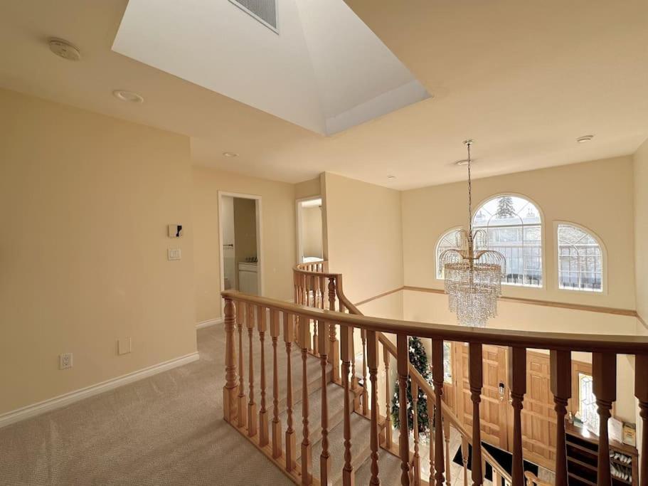 Super Cosy 8Bed & 6Bath In Vancouver Heart Near To Airport And Downtown Exterior photo