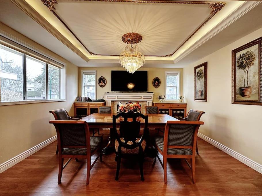 Super Cosy 8Bed & 6Bath In Vancouver Heart Near To Airport And Downtown Exterior photo