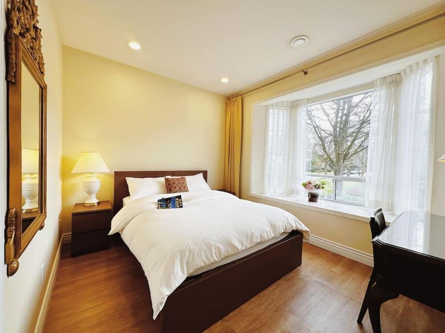 Super Cosy 8Bed & 6Bath In Vancouver Heart Near To Airport Exterior photo