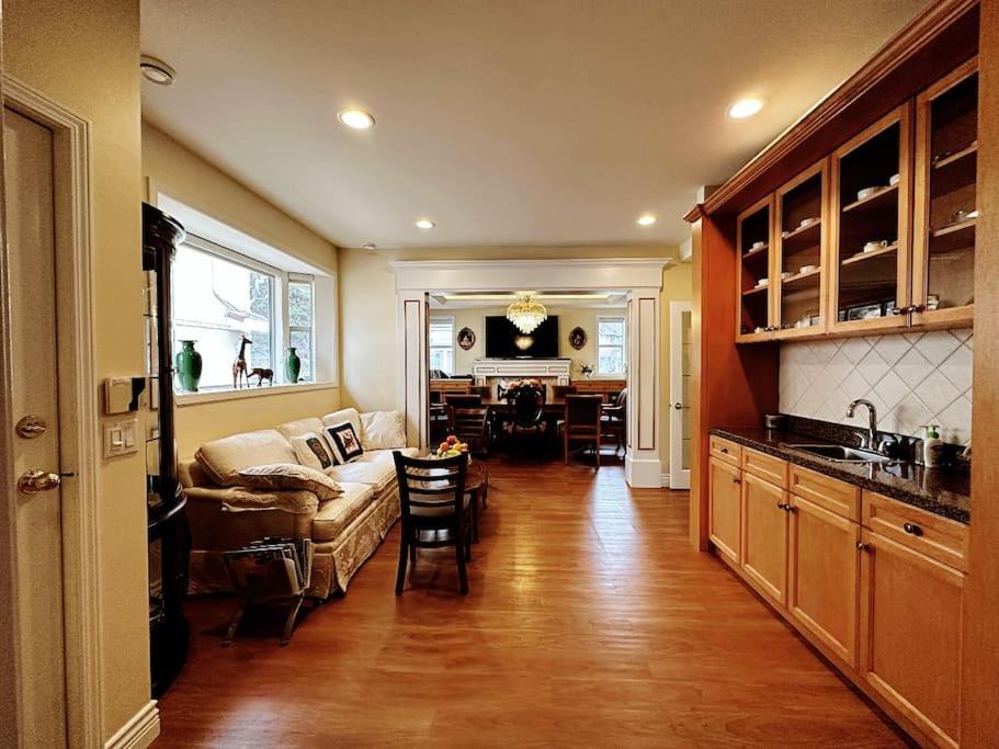 Super Cosy 8Bed & 6Bath In Vancouver Heart Near To Airport Exterior photo