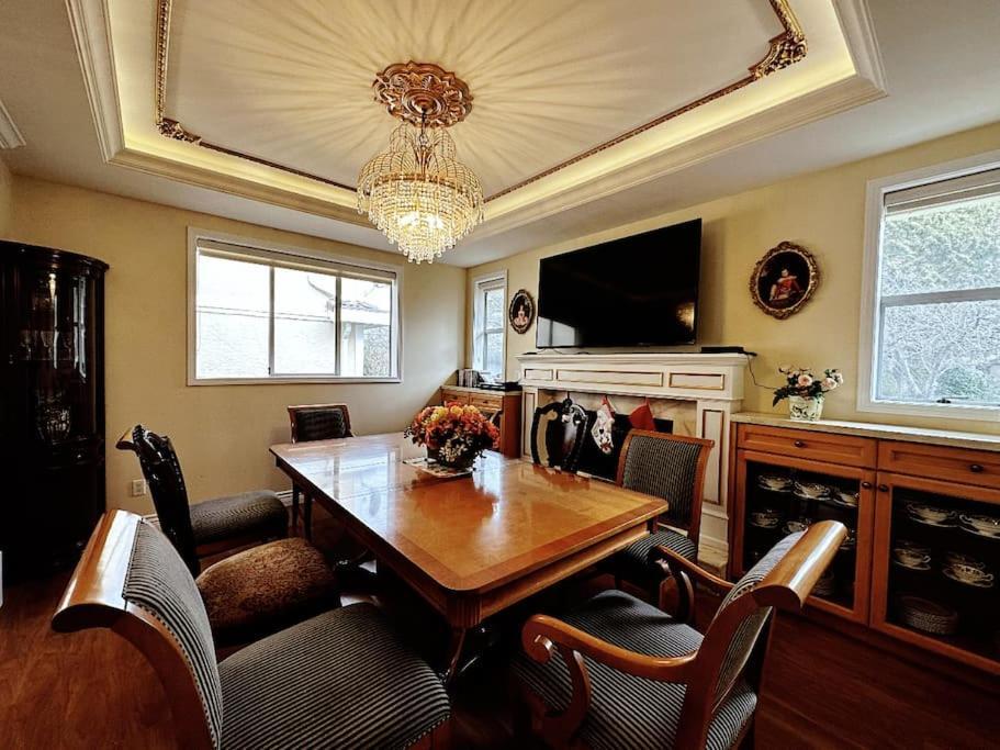 Super Cosy 8Bed & 6Bath In Vancouver Heart Near To Airport Exterior photo